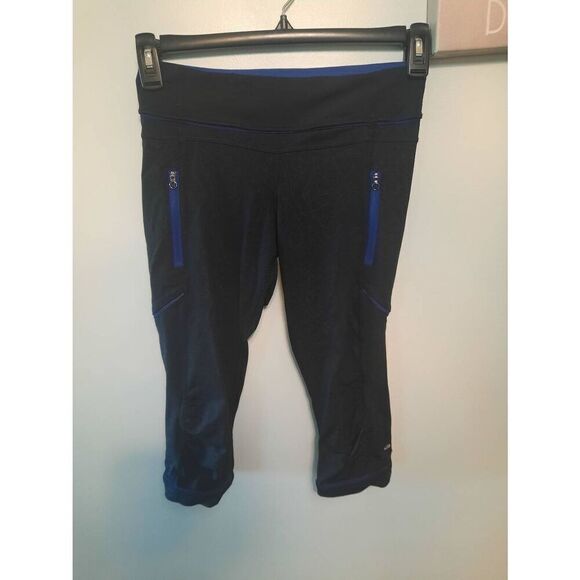 Lululemon Passion Crop II Prisma Embossed Black / Black Size 6 - Picture 1 of 5